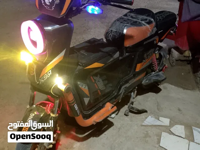 السلام عليكم متاح دراجة شحن اكس 900 دراجة نضيفة وبطاريات جدد مكفولة من الطول للطول