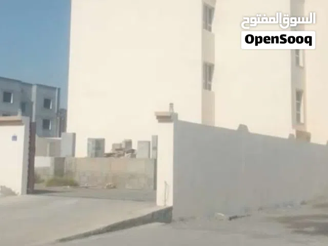 شقه ارضيه واسعه ونظيفه