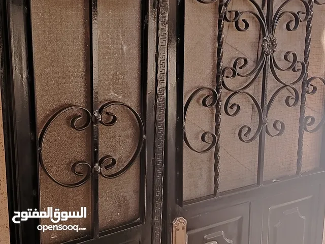 ابواب حديد مستخدم بحالة الوكالة عدد 2