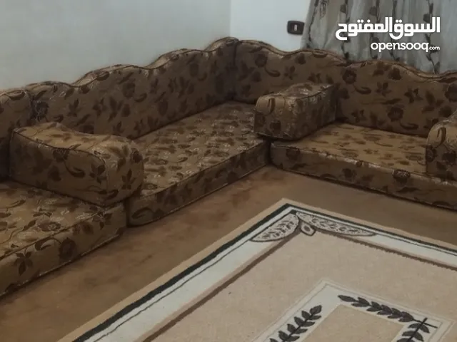 فرش عربي للبيع مستعمل خفيف بحالة الوكالة .