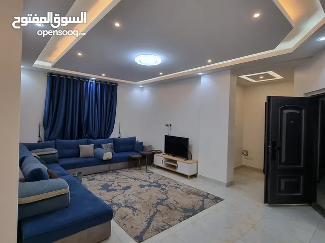 شقة راقية مفروشه للإيجار في برج سكني