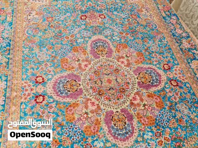 زربية يدوية أصيلة – جودة عالية، والنقش ديالها كيتألق غير فديور الناس اللي عندهم ذوق رفيع