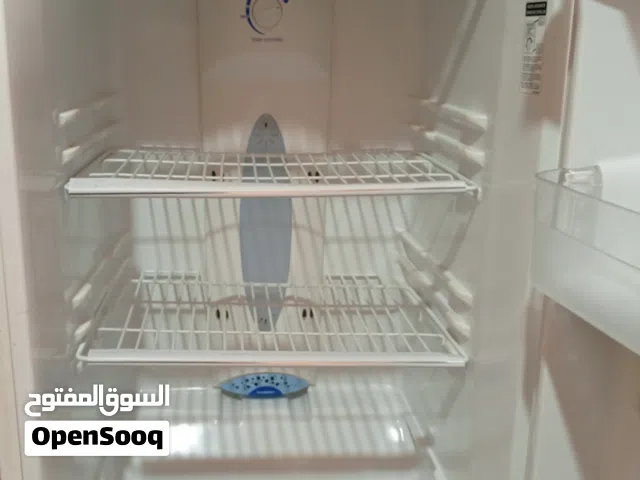 ثلاجة LG مستعمله بحاله ممتازه جدا لون ابيض