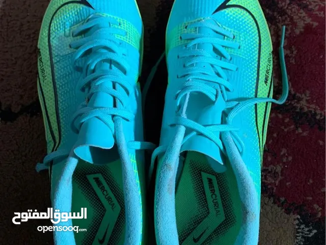 Nike Mercurial shoes blue size 39 Nike running shoes green size 38 استعمال مرتين، ب2500 الواحدة