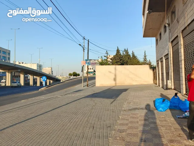 معارض و مخازن تجارية للإيجار - في منطقة طبربور بالقرب من محطة الباص السريع(طارق) بجانب روان كيك