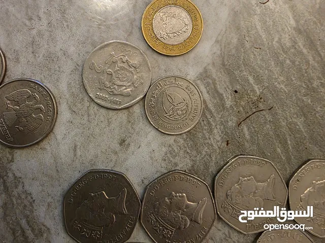 الوصف عملات قديمة من1979 الي 2005 ونادرة عربية وعالمية وامريكية. فترات تاريخية عظيمة .