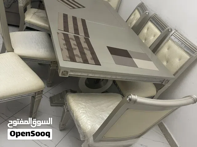 طاوله مستعمله شبه جديده