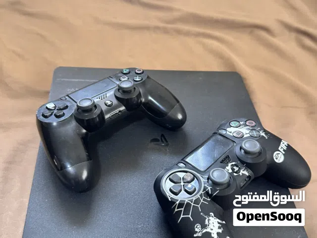 PlayStation 4 slim 1Tb with two original hands