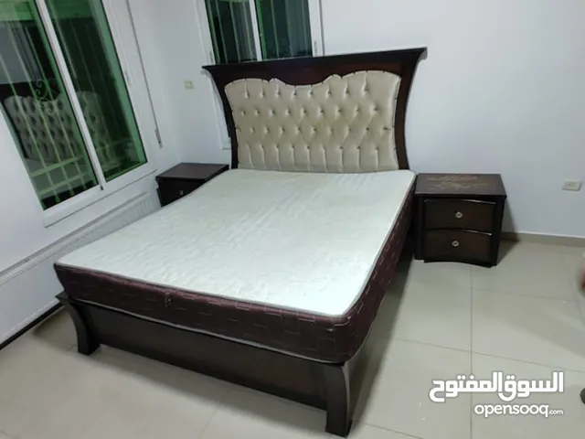 غرفة نوم متينه بحاجه لدهان خفيف