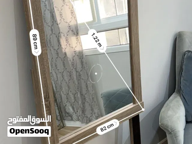 طاولة وسط مع منظره
