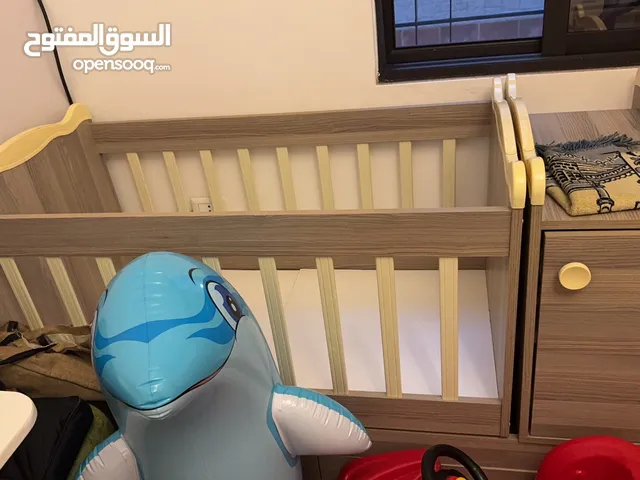 تخت بيبي للبيع