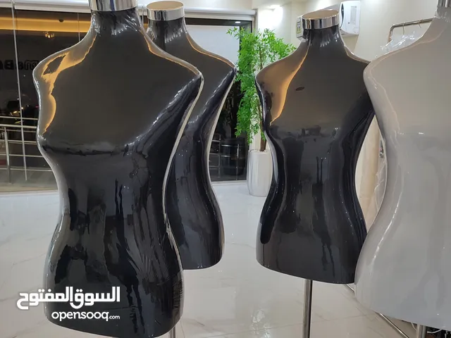 مانكان عرض البسة نسائي