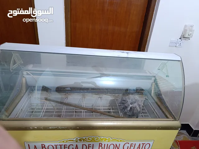 عارضه ايسكريم (مرطبات) +كمبريسر عاطل سعرها مليون واربعه وسبعون الف