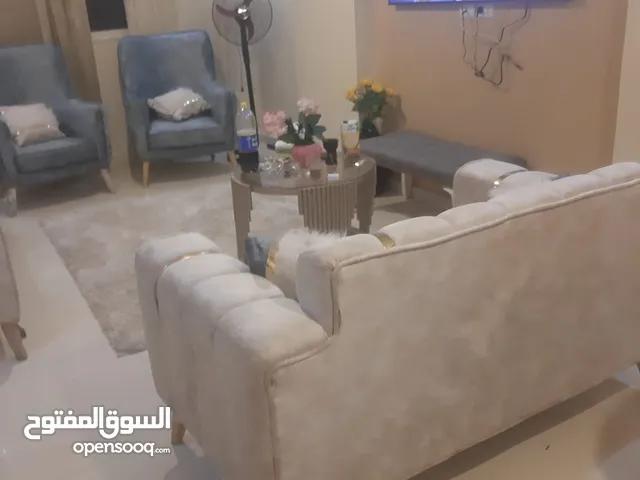 شقة للايجار مفروشة بالكامل  حسن محمد فيصل برج حديث