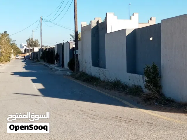 130 m2 3 Bedrooms Townhouse for Sale in Tripoli Tajura