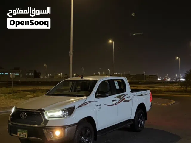 2025 Toyota Hilux SR5