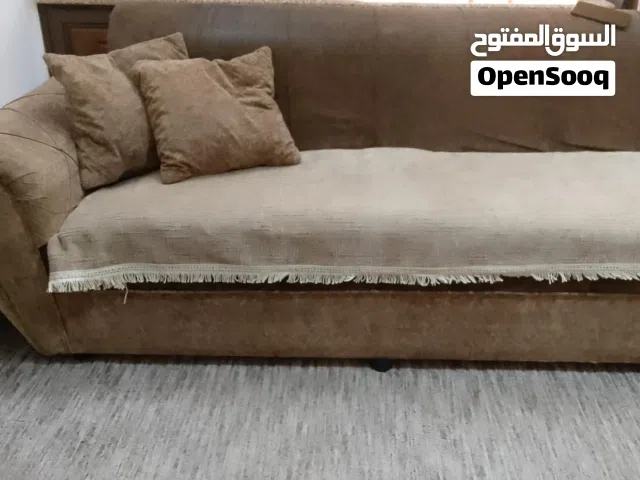 كنب والطاولات