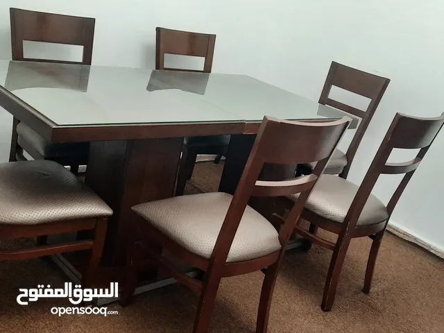 طاولة سفرة بحالة جيدة جدا