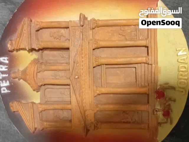 لوحه حجريه يدل على البتراء