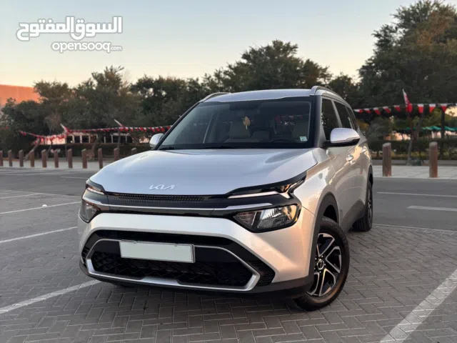 كيا كارينز موديل 2023 سيارة عائلية 7 ركاب بحالة ممتازة