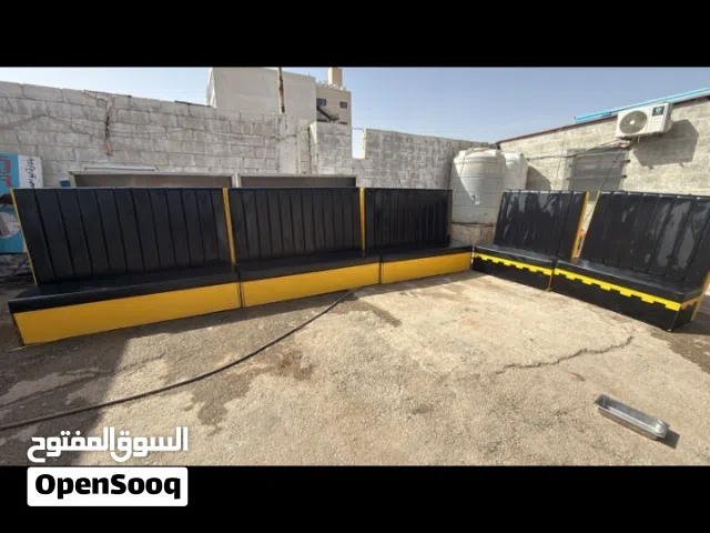 متوفر طقم كنبايات مزدوجات 5 قطع بحالة ممتازة قابل للتفاوض بشيئ بسيط