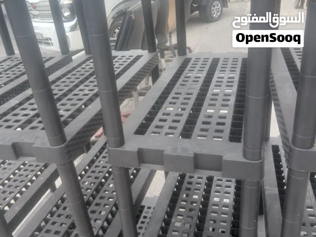 رفوف بلاستيك بحالة الجديد