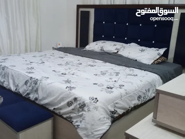 غرفة نوم تفصيل بحالة ممتازة جدا للبيع بداعي السفر بسعر ممتاز لقطة لون كحلي ورمادي مرتبة جدا