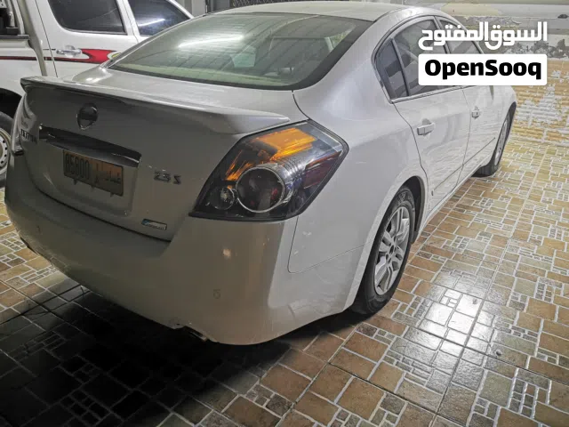 نيسان التيما 2010 موديل خليجي صالون سيدان لون أبيض بسعر كاش مع ميزات فاخرة