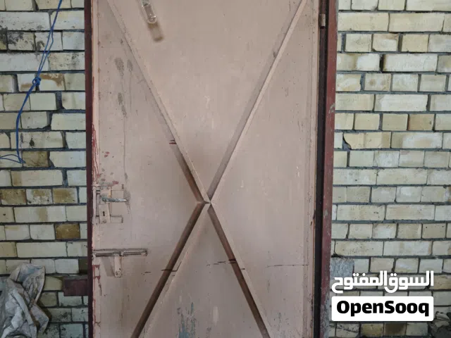 باب خارجي ارتفاع مترين هو والاطار مالته بحاله جيده وقوي جدا السعر 45 الف مكانه البصرة حي الخليج لعرب