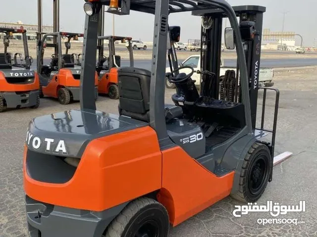 تاجير الرافعات الشوكيه تحميل وتنزيل جميع انواع البضائع تاجير الرافعات الشوكيه نقل البضائع تحميل السي