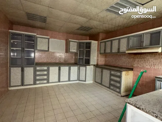 للبيع تملك مواطنين وخليجيين مساحة 12 الف قدم بيت دور ارضي