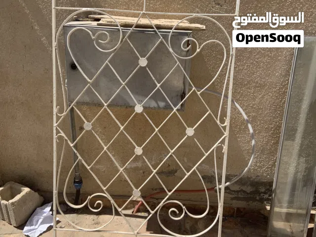 شباك ألمنيوم المقاس 100 / 150  وحماية حديد المقاس 100 / 150