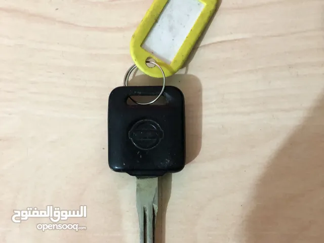 مفتاح أصلي لسيارة نيسان تيدا