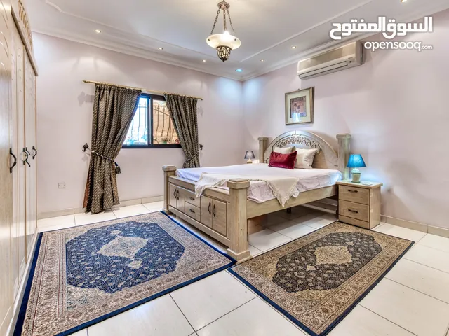 0m2 4 Bedrooms Villa for Sale in Central Governorate Al-Hajiyat