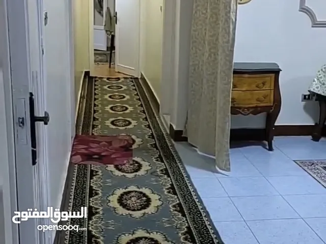 شقة مفروشة للايجار السنوي من المالك مباشرة تاني نمرة من البحر بالتكييفات