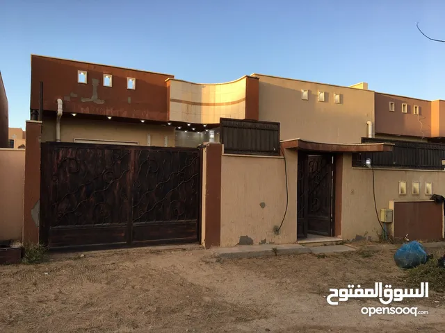 195 m2 3 Bedrooms Villa for Sale in Tripoli Al-Serraj