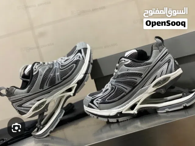 بوط رياضي للبيع