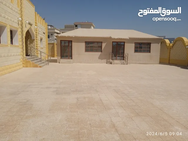 1000 m2 4 Bedrooms Villa for Rent in Al Wakrah Other