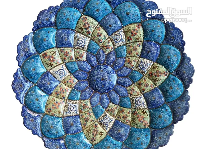 طبق خزفي مزخرف يدوياً من مدينة يزد الإيرانية – تصميم إسلامي فني، قطر 30 سم، قابل للغسل