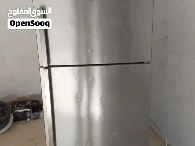 ثلاجه بيكو حجم كبير جدا ستانلس ستيل سلفر بالكامل الثلاجه ماتوره شغال بورداتها شغال كل امورها تمام بس