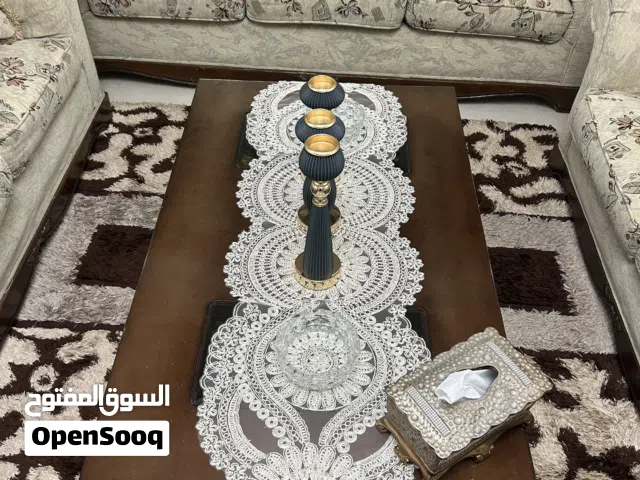 طاوله لغرفه الضيوف