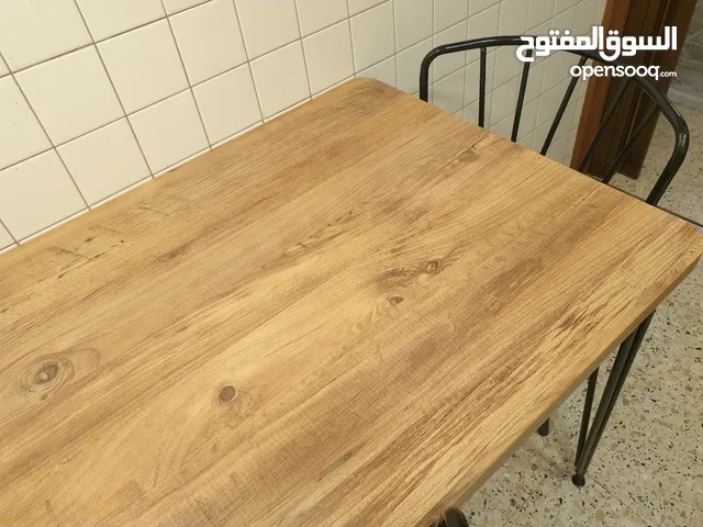 طاولة طعام مع كراسي عدد 2