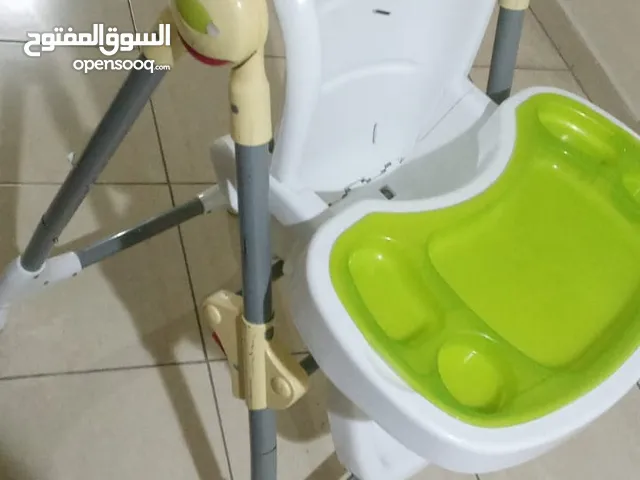 عربة أطفال وكرسي طعام مستعمل بحالة جيدة جدا