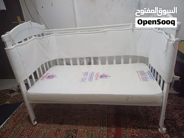 سرير اطفال بحاله ممتازه