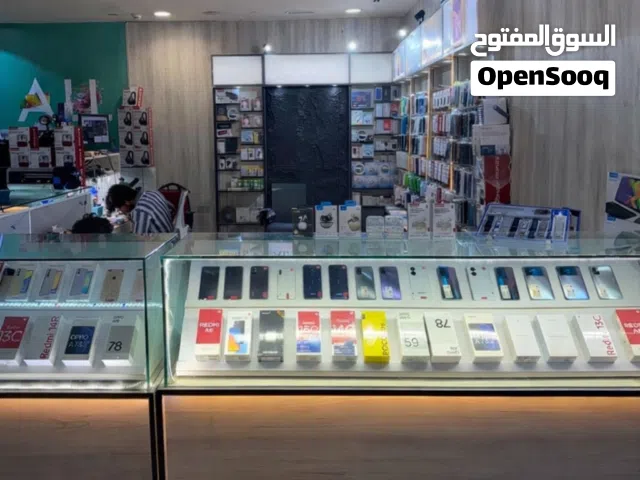 محل هواتف وإكسسوارات للبيع داخل مول – جاهز للتشغيل