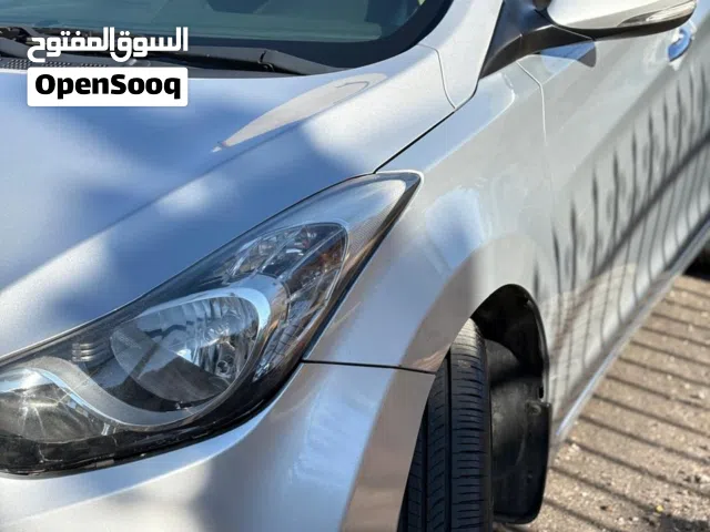 2014, هيونداي, النترا, Standard