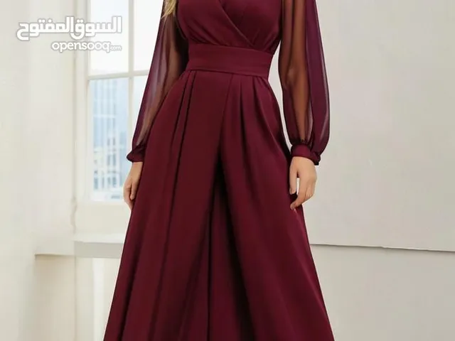 فستان سهرة ناعم لون برغندي قصة كريس للبيع