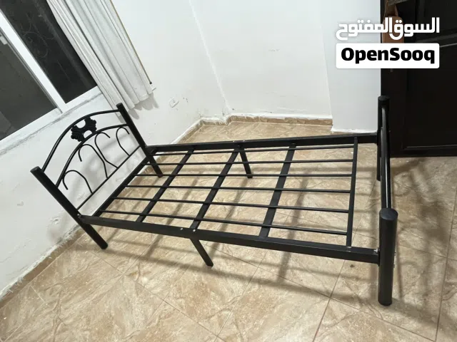 تخت حديد مفرغ
