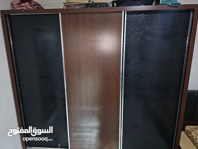 غرفة نوم خزانة و تختين مفرد ونص ikia