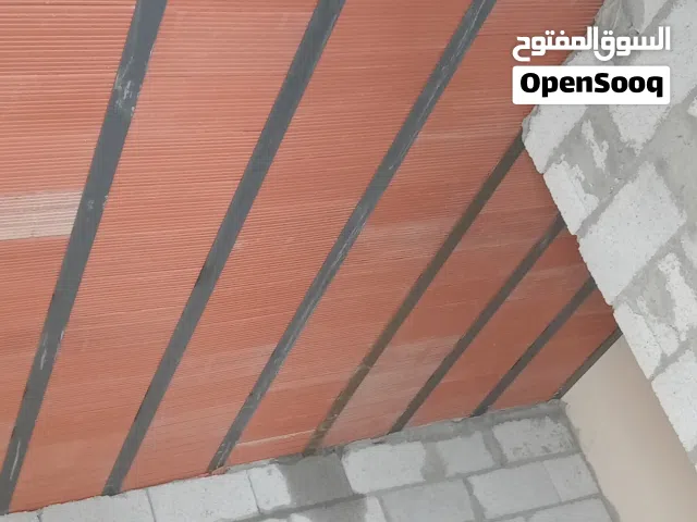 بناء لجميع شغل المباني  بالرياض  كما يوجد لدي سباك لجميع شغل المعلق والمدفون  وجميع الصيانه المنزلية